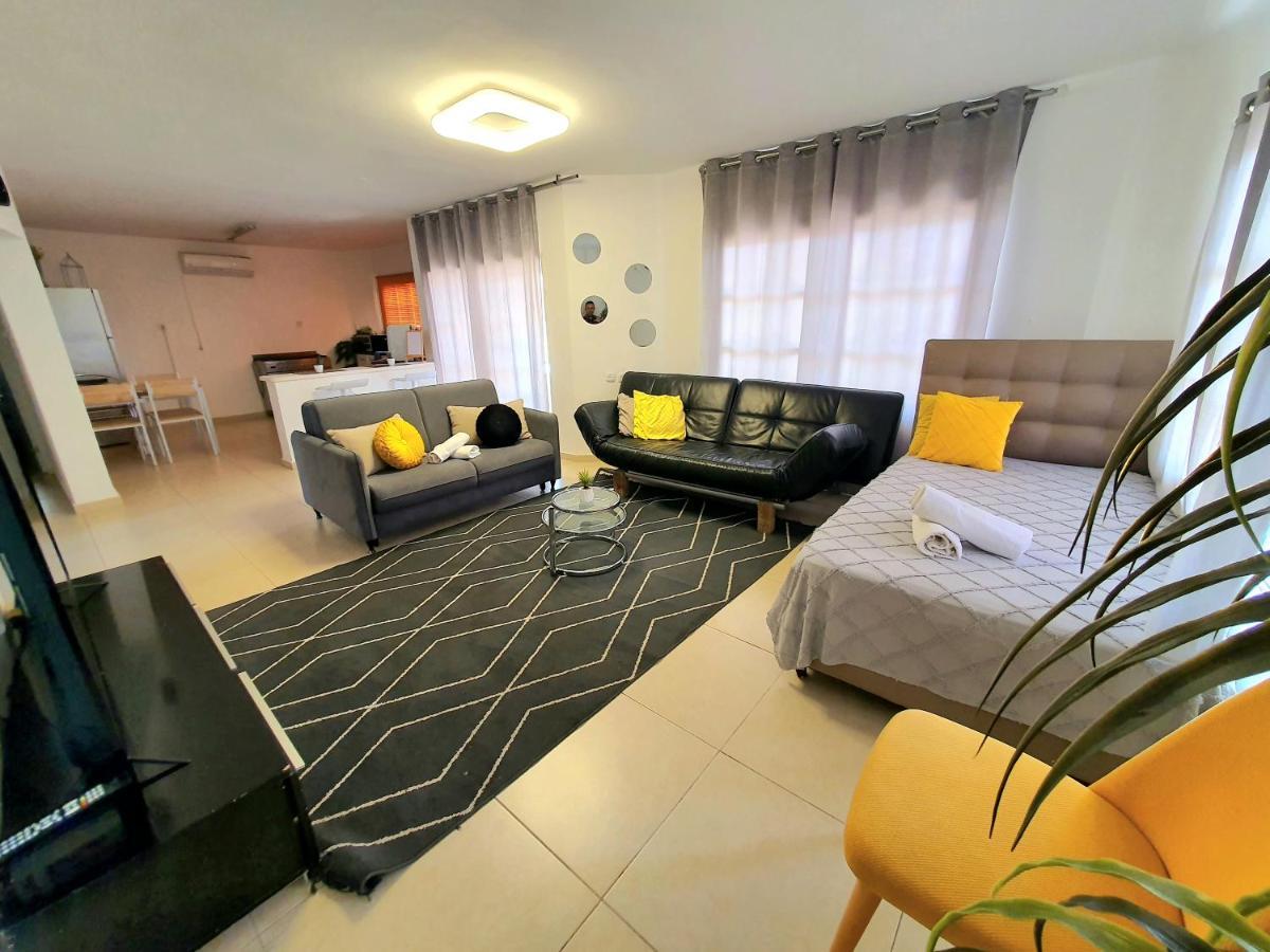 Barak Royal Suites 20 Garden Jacuzzi - ג'קוזי בחצר Eilat Exterior foto